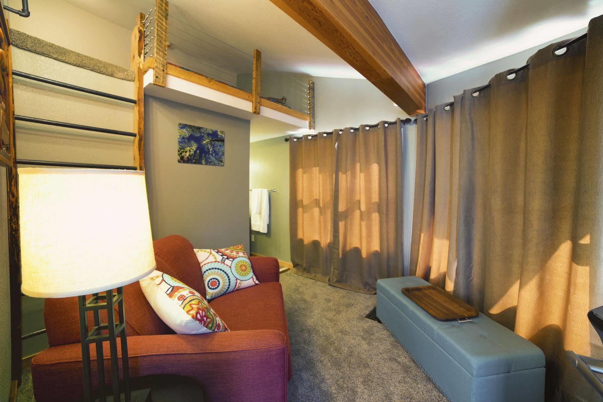 Ski Inn Girdwood Exterior photo