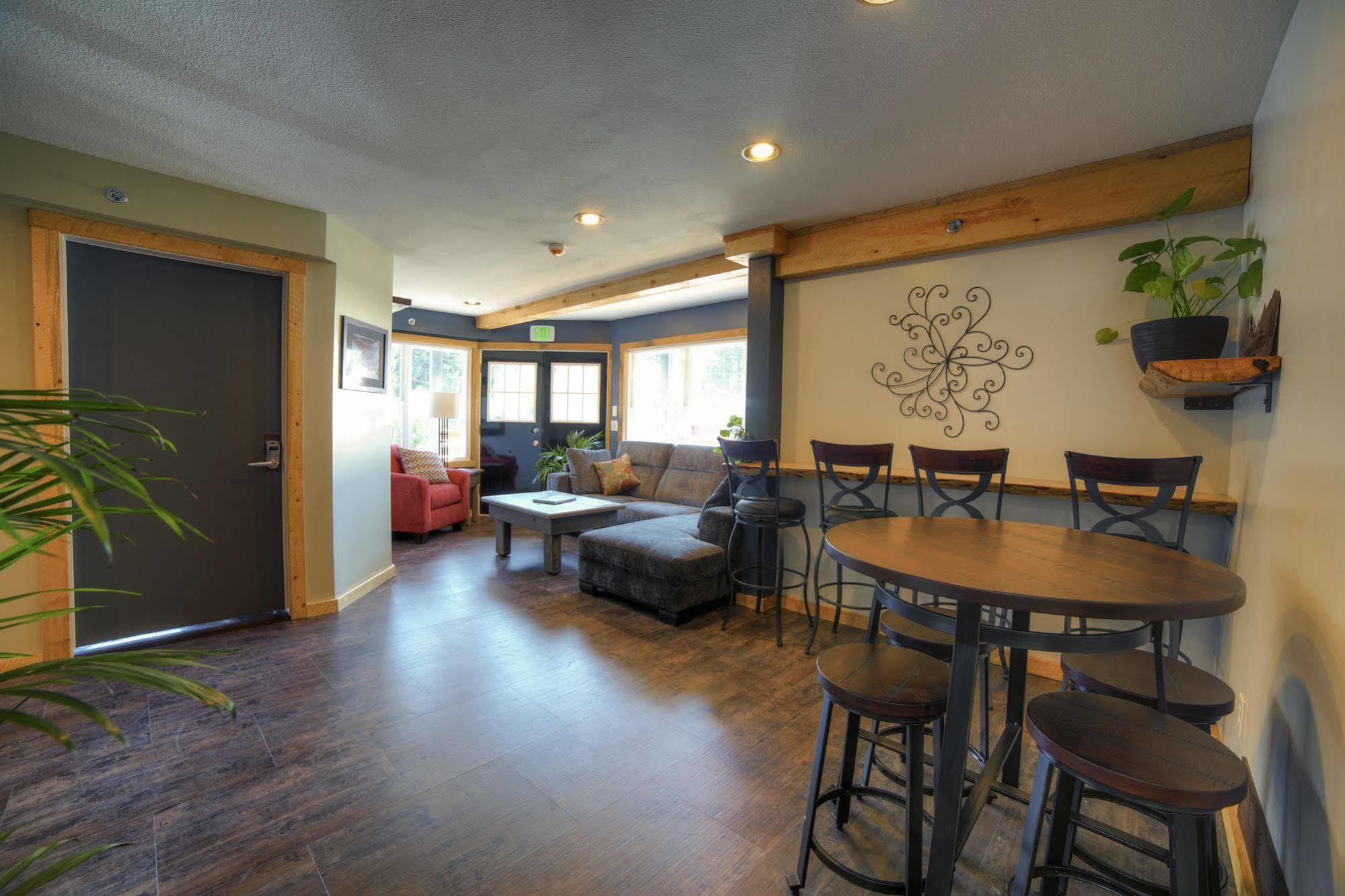 Ski Inn Girdwood Exterior photo
