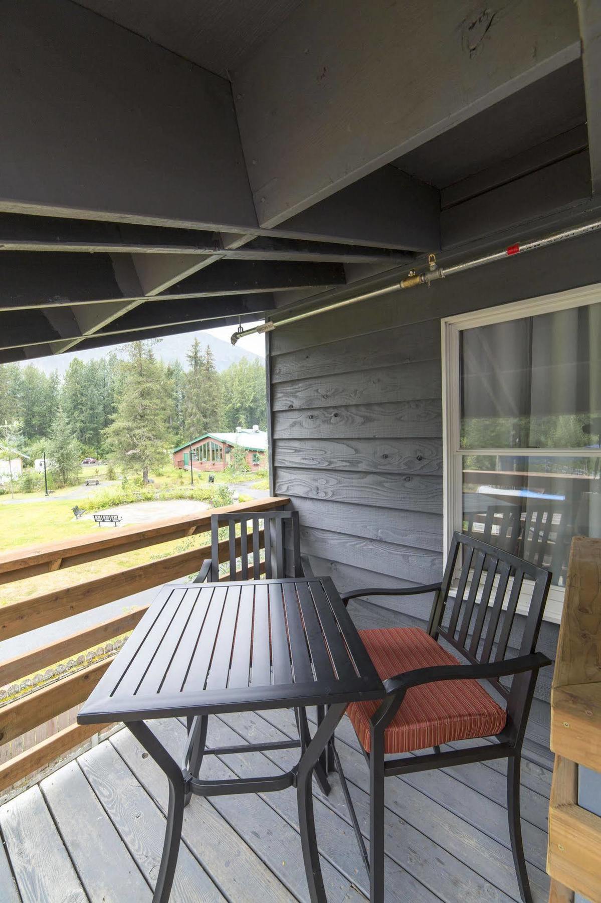 Ski Inn Girdwood Exterior photo